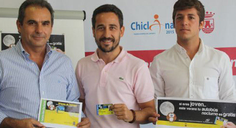 Nicolás Rodríguez junto a los responsables municipales.