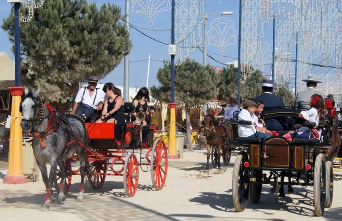 Una máquina barredora de arrastre recorrerá las principales calles del recinto. CaraS