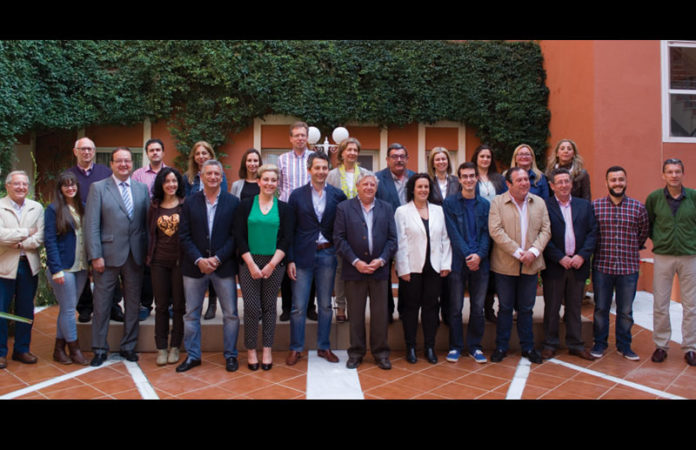 El patio del hotel Alborán fue el escenario elegido para presentar la candidatura. F. Mira