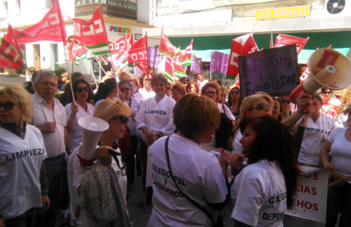 La plantilla de Limasa durante una concentración. Foto: Muriel