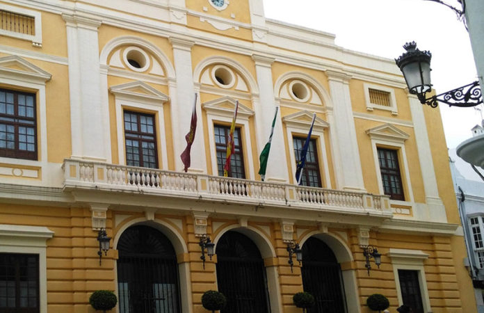 Para los socialistas las arcas municipales están más endeudadas que nunca. Foto: Muriel