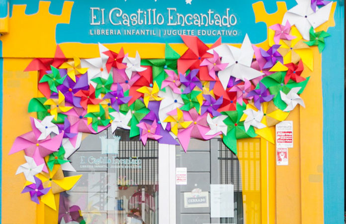 Las calles de Chiclana se han llenado de color con Decostreet.